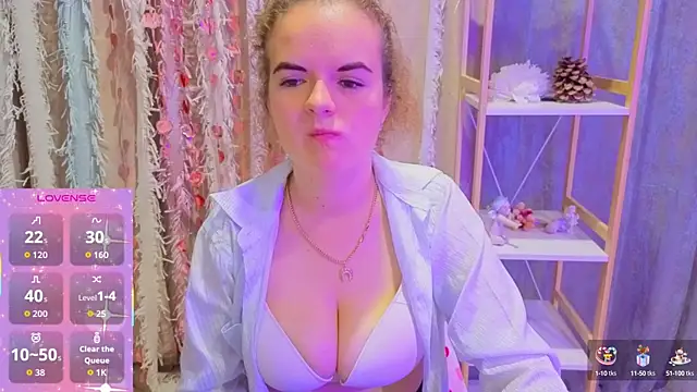 Snapshot of Luisa_Rosee chatting on October 12, 2025, 7:15 pm Luisa Rosee online show from October 12, 2025, 7:15 pm