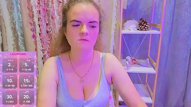 Snapshot of Luisa_Rosee chatting on October 28, 2025, 7:35 pm Luisa Rosee online show from October 28, 2025, 7:35 pm