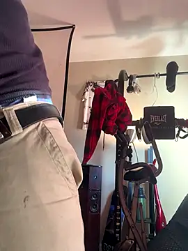 KeYBuMp323 online show from November 11, 2025, 4:57 pm