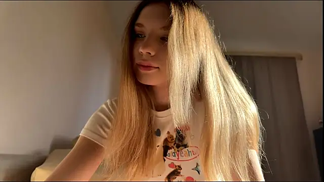 FruityXo online show from October 26, 2025, 12:16 pm