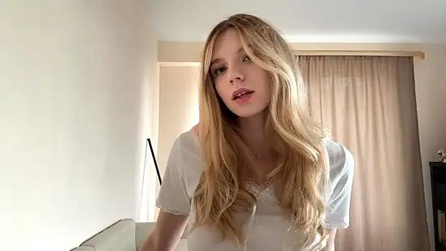 FruityXo online show from October 5, 2025, 11:01 am