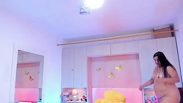 LilyWhitney online show from May 3, 2026, 4:17 am