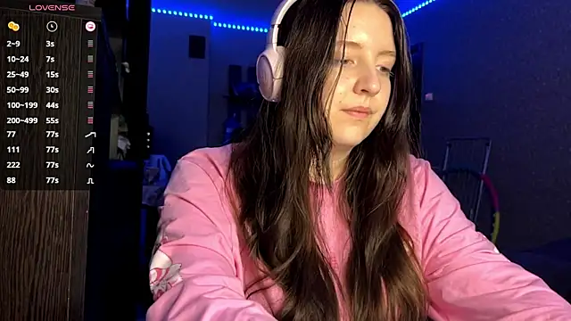 Snapshot of LauretteRagar chatting on October 15, 2025, 4:48 pm LauretteRagar online show from October 15, 2025, 4:48 pm