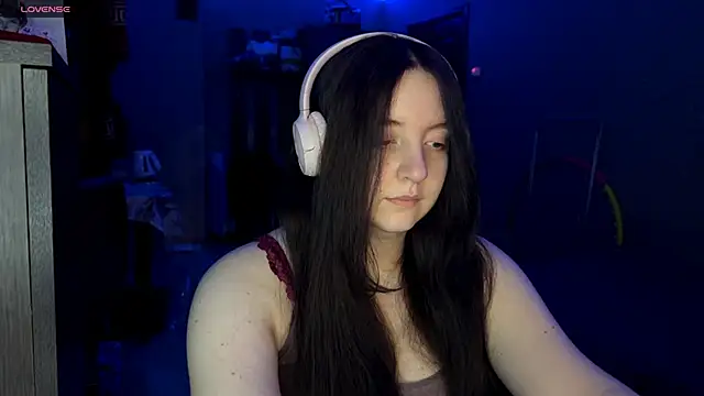 LauretteRagar online show from December 17, 2025, 5:07 pm