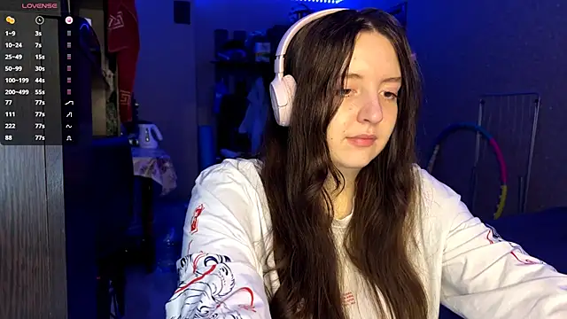 Snapshot of LauretteRagar chatting on November 3, 2025, 5:49 pm LauretteRagar online show from November 3, 2025, 5:49 pm