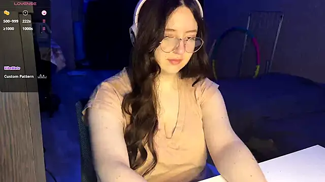 Snapshot of LauretteRagar chatting on November 11, 2025, 6:25 pm LauretteRagar online show from November 11, 2025, 6:25 pm