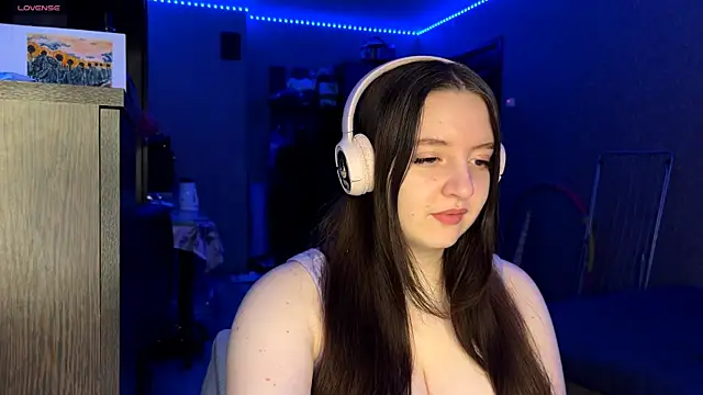 Snapshot of LauretteRagar chatting on December 5, 2025, 5:33 pm LauretteRagar online show from December 5, 2025, 5:33 pm