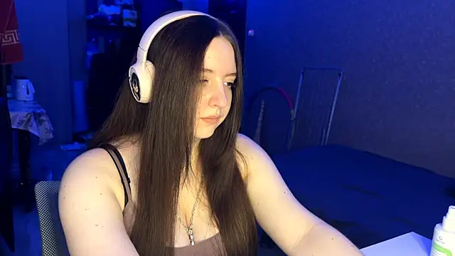 Snapshot of LauretteRagar chatting on December 1, 2025, 6:31 pm LauretteRagar online show from December 1, 2025, 6:31 pm