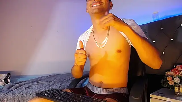 Charlie Cock  online show from November 19, 2025, 4:34 am