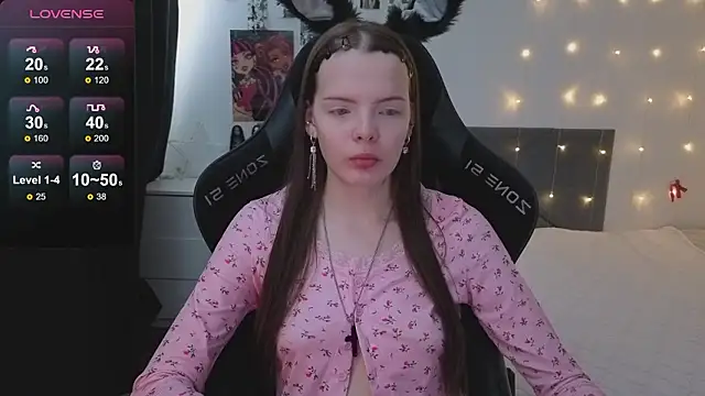 Luna Navy online show from February 15, 2026, 7:09 am