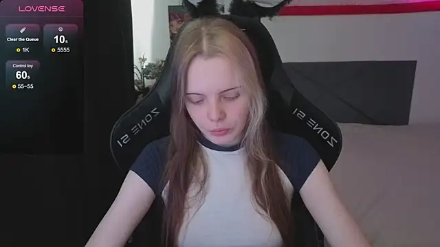 Luna Navy online show from November 11, 2025, 9:04 am