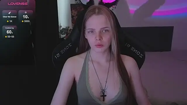 Luna Navy online show from December 3, 2025, 8:14 am