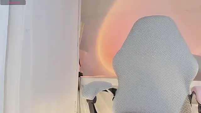 Snapshot of Vessi-babe chatting on November 6, 2025, 9:02 am Vessi-babe online show from November 6, 2025, 9:02 am