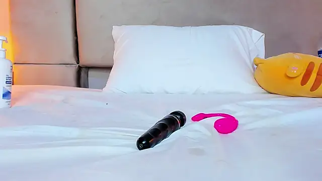 isabel sofiaa online show from February 15, 2026, 7:51 am