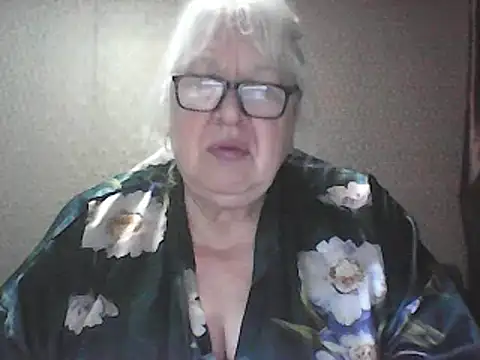 Alexia64231 online show from April 6, 2026, 12:06 am