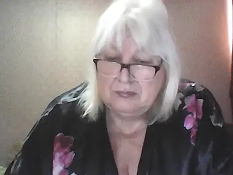 Alexia64231 online show from May 3, 2026, 4:28 am