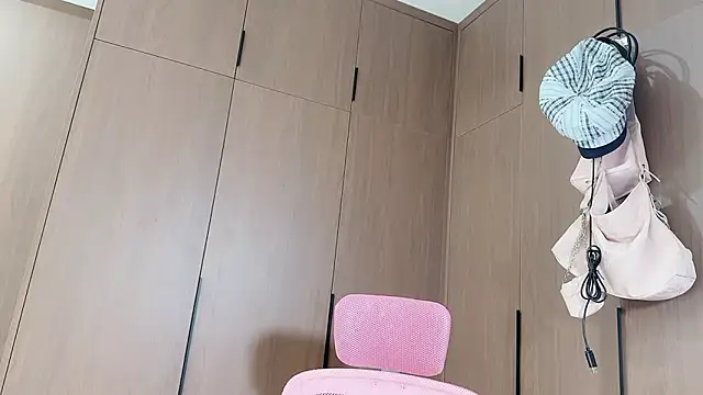 Snapshot of Lilium-520 chatting on December 1, 2025, 11:11 am Lilium-520 online show from December 1, 2025, 11:11 am