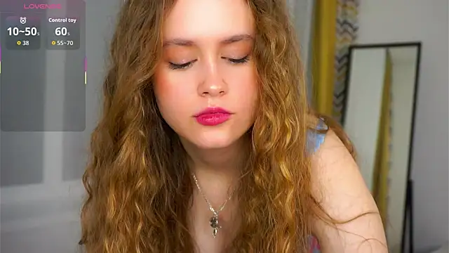 SusannaScholler online show from October 28, 2025, 7:13 pm