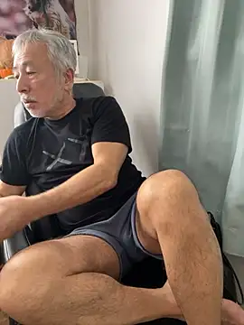 gholly2007 online show from October 25, 2025, 2:33 am