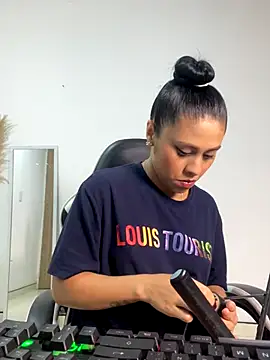 Snapshot of LuluMonroe_Eup chatting on November 5, 2025, 3:31 am LuluMonroe Eup online show from November 5, 2025, 3:31 am