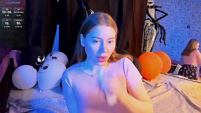 Snapshot of Lillie_Berry chatting on November 1, 2025, 4:30 am Lillie Berry online show from November 1, 2025, 4:30 am