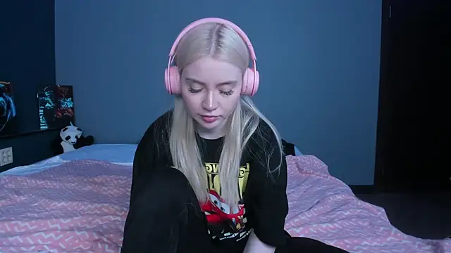 Lillie Berry online show from May 23, 2026, 4:44 am