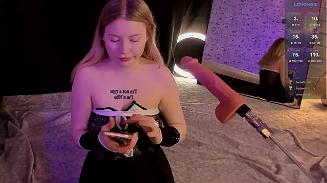 Snapshot of Lillie_Berry chatting on December 5, 2025, 4:22 am Lillie Berry online show from December 5, 2025, 4:22 am