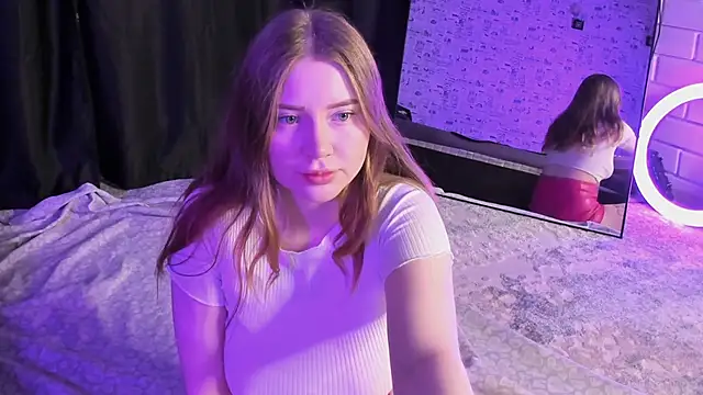 Snapshot of Lillie_Berry chatting on October 15, 2025, 4:44 am Lillie Berry online show from October 15, 2025, 4:44 am