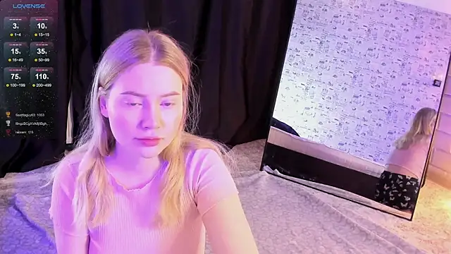 Snapshot of Lillie_Berry chatting on November 16, 2025, 4:28 am Lillie Berry online show from November 16, 2025, 4:28 am