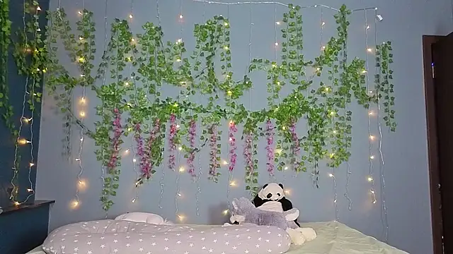 Snapshot of Lillie_Berry chatting on July 21, 2026, 4:25 am Lillie Berry online show from July 21, 2026, 4:25 am