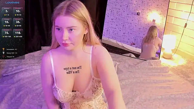 Snapshot of Lillie_Berry chatting on November 18, 2025, 4:49 am Lillie Berry online show from November 18, 2025, 4:49 am