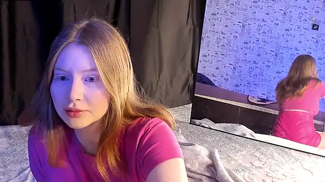 Snapshot of Lillie_Berry chatting on October 5, 2025, 4:36 am Lillie Berry online show from October 5, 2025, 4:36 am