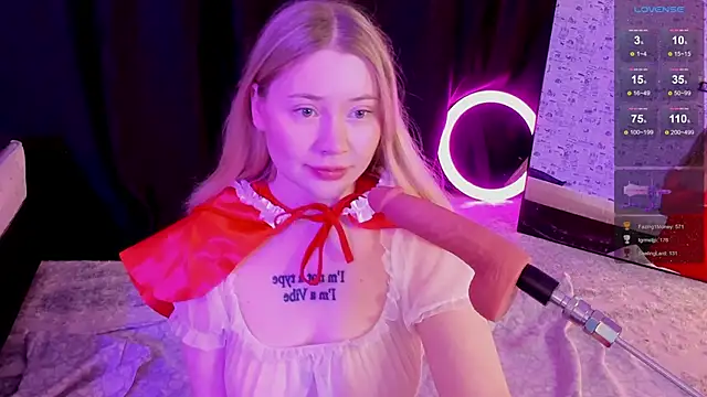 Snapshot of Lillie_Berry chatting on November 24, 2025, 4:56 am Lillie Berry online show from November 24, 2025, 4:56 am