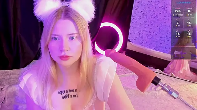 Snapshot of Lillie_Berry chatting on November 26, 2025, 4:23 am Lillie Berry online show from November 26, 2025, 4:23 am