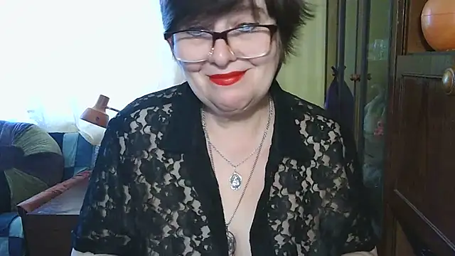 Snapshot of VeronicaGold511 chatting on June 2, 2026, 8:03 am VeronicaGold511 online show from June 2, 2026, 8:03 am