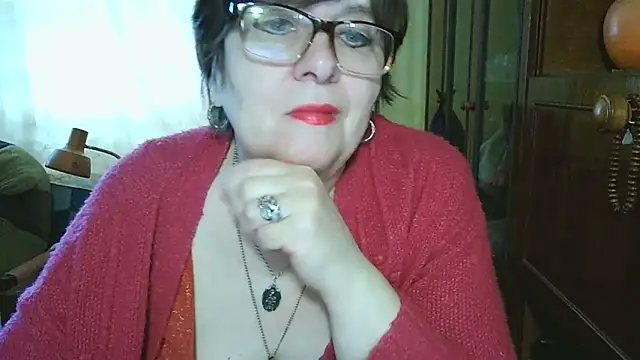 Snapshot of VeronicaGold511 chatting on May 18, 2026, 6:29 am VeronicaGold511 online show from May 18, 2026, 6:29 am