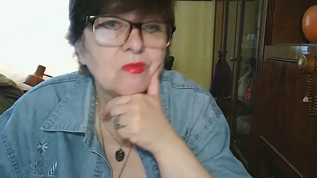 Snapshot of VeronicaGold511 chatting on May 17, 2026, 8:25 am VeronicaGold511 online show from May 17, 2026, 8:25 am