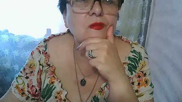 Snapshot of VeronicaGold511 chatting on July 1, 2026, 6:25 am VeronicaGold511 online show from July 1, 2026, 6:25 am