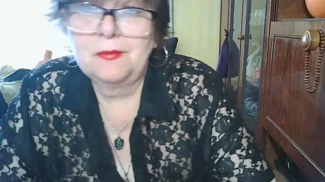 Snapshot of VeronicaGold511 chatting on June 13, 2026, 8:01 am VeronicaGold511 online show from June 13, 2026, 8:01 am