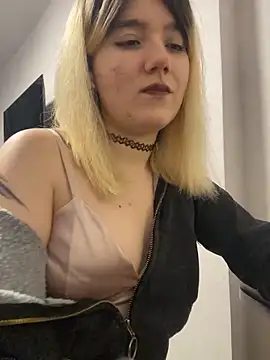 Snapshot of Cherry___Blossom chatting on March 4, 2026, 1:08 pm Cherry Blossom online show from March 4, 2026, 1:08 pm