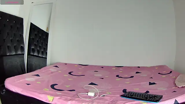 Snapshot of shantall_ebony1 chatting on November 26, 2025, 10:26 am shantall ebony1 online show from November 26, 2025, 10:26 am