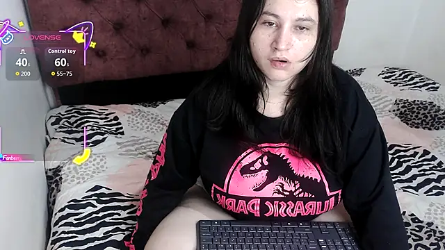 Snapshot of victoriadaniela chatting on November 28, 2025, 10:10 pm victoriadaniela online show from November 28, 2025, 10:10 pm