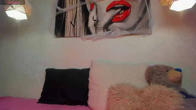 ClleoMoon online show from October 19, 2025, 1:47 pm