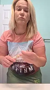 Snapshot of RhondaRump chatting on November 14, 2025, 4:43 pm RhondaRump online show from November 14, 2025, 4:43 pm