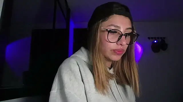 AriaBliss- online show from November 14, 2025, 8:18 am