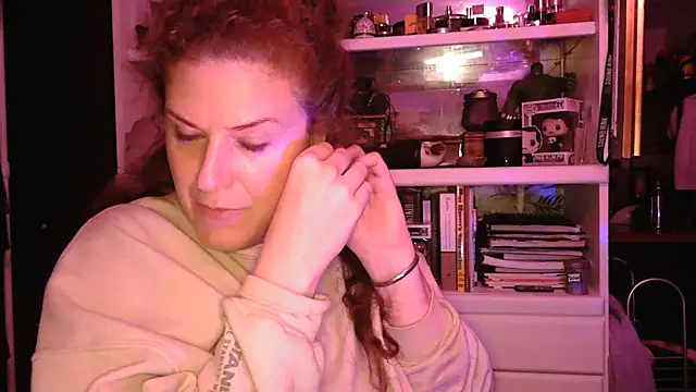 Snapshot of RasheleErotica chatting on November 16, 2025, 9:25 am RasheleErotica online show from November 16, 2025, 9:25 am