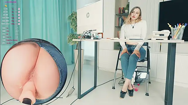 Snapshot of milahouston chatting on November 30, 2025, 7:31 am milahouston online show from November 30, 2025, 7:31 am