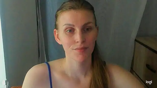 Snapshot of JuliaMuuun chatting on June 14, 2026, 8:21 pm JuliaMuuun online show from June 14, 2026, 8:21 pm