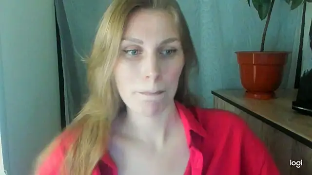 Snapshot of JuliaMuuun chatting on June 2, 2026, 7:47 pm JuliaMuuun online show from June 2, 2026, 7:47 pm