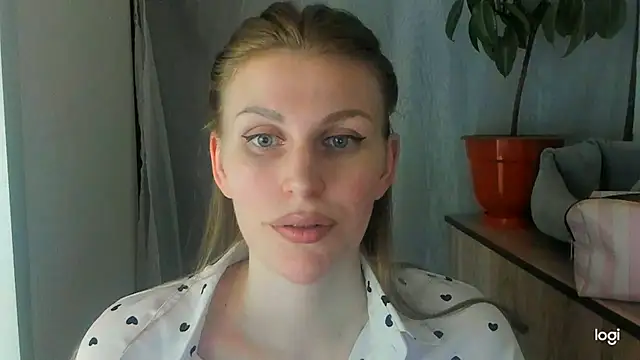 Snapshot of JuliaMuuun chatting on June 6, 2026, 8:58 pm JuliaMuuun online show from June 6, 2026, 8:58 pm